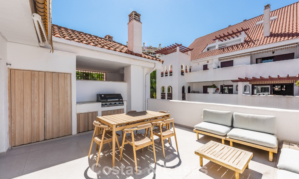 Renovated duplex penthouse for sale within walking distance to all amenities and Puerto Banus in Nueva Andalucia, Marbella 777383