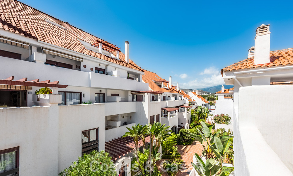 Renovated duplex penthouse for sale within walking distance to all amenities and Puerto Banus in Nueva Andalucia, Marbella 777385