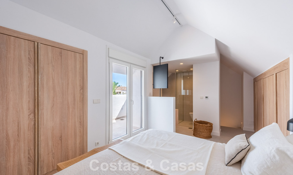 Renovated duplex penthouse for sale within walking distance to all amenities and Puerto Banus in Nueva Andalucia, Marbella 777391