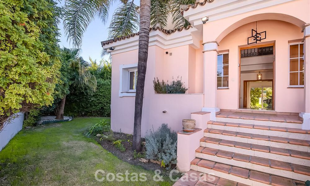 Mediterranean villa for sale walking distance to the beach and amenities in Guadalmina Baja - San Pedro, Marbella 777473