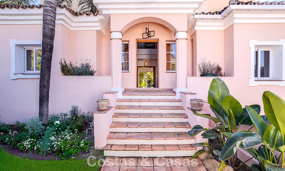 Mediterranean villa for sale walking distance to the beach and amenities in Guadalmina Baja - San Pedro, Marbella 777477