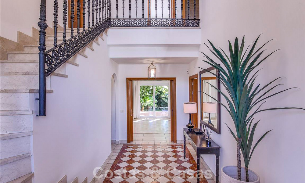 Mediterranean villa for sale walking distance to the beach and amenities in Guadalmina Baja - San Pedro, Marbella 777489