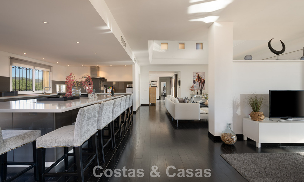 Stunning duplex penthouse for sale, walking distance to amenities and the beach in Elviria, Marbella 777812