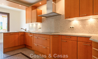 High-end apartment for sale in a gated complex in Nueva Andalucia, Marbella 777675 