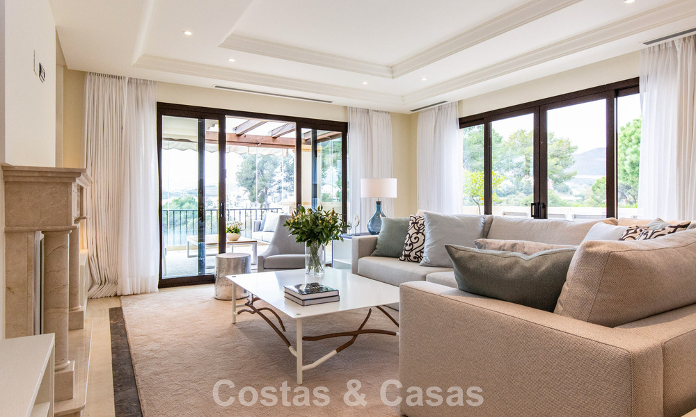 High-end apartment for sale in a gated complex in Nueva Andalucia, Marbella 777679