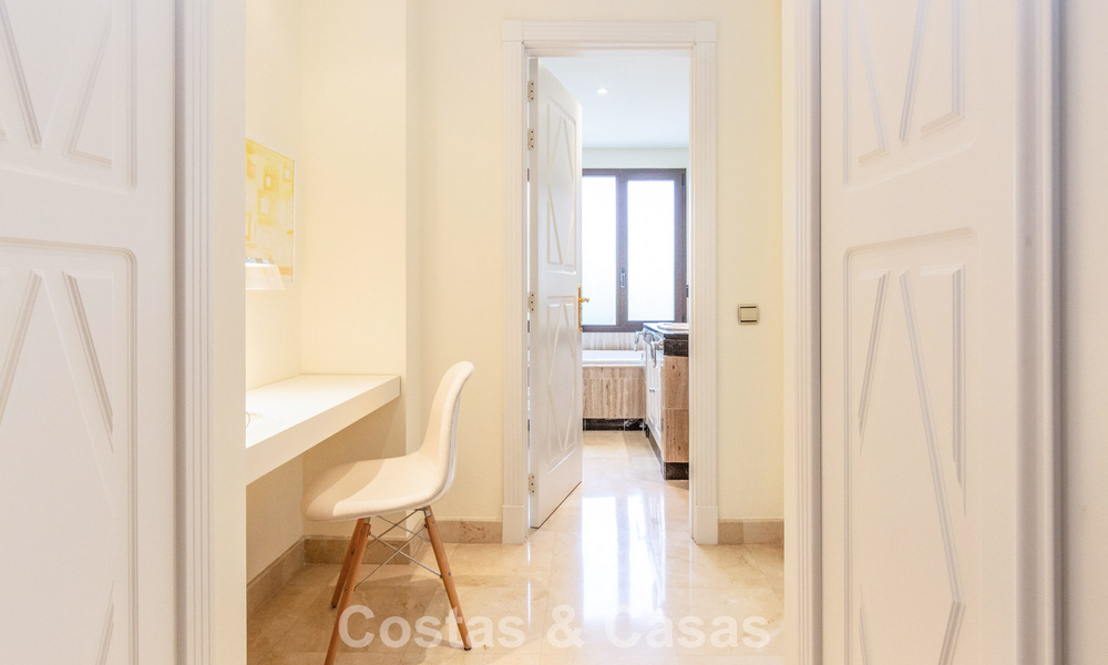 High-end apartment for sale in a gated complex in Nueva Andalucia, Marbella 777691