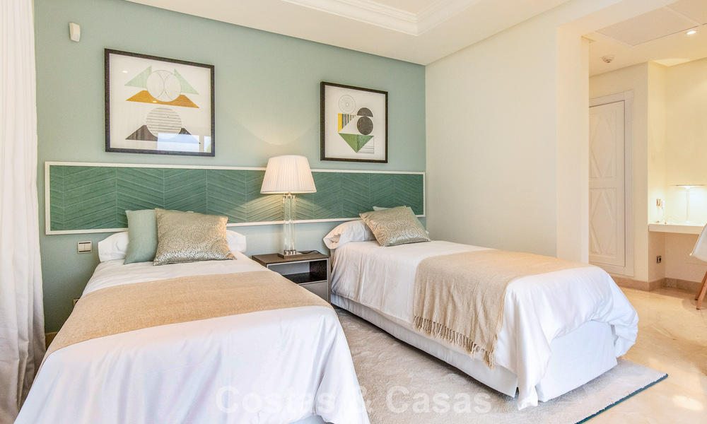 High-end apartment for sale in a gated complex in Nueva Andalucia, Marbella 777692