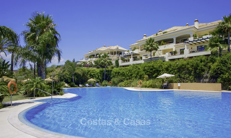 High-end apartment for sale in a gated complex in Nueva Andalucia, Marbella 777694
