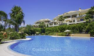 High-end apartment for sale in a gated complex in Nueva Andalucia, Marbella 777694 