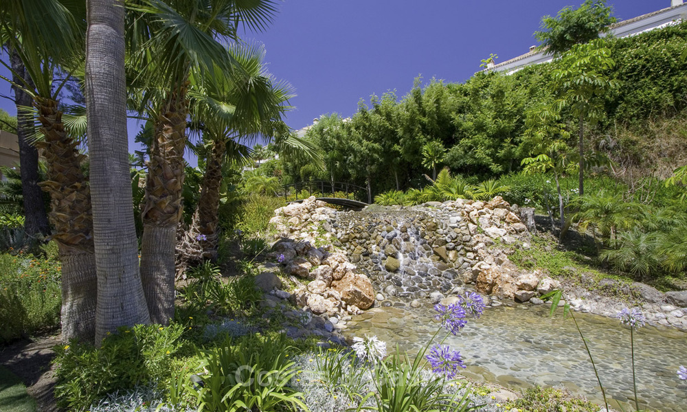 High-end apartment for sale in a gated complex in Nueva Andalucia, Marbella 777696