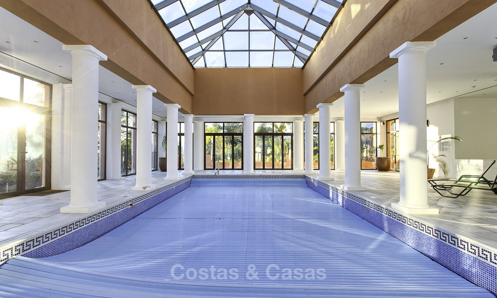 High-end apartment for sale in a gated complex in Nueva Andalucia, Marbella 777698
