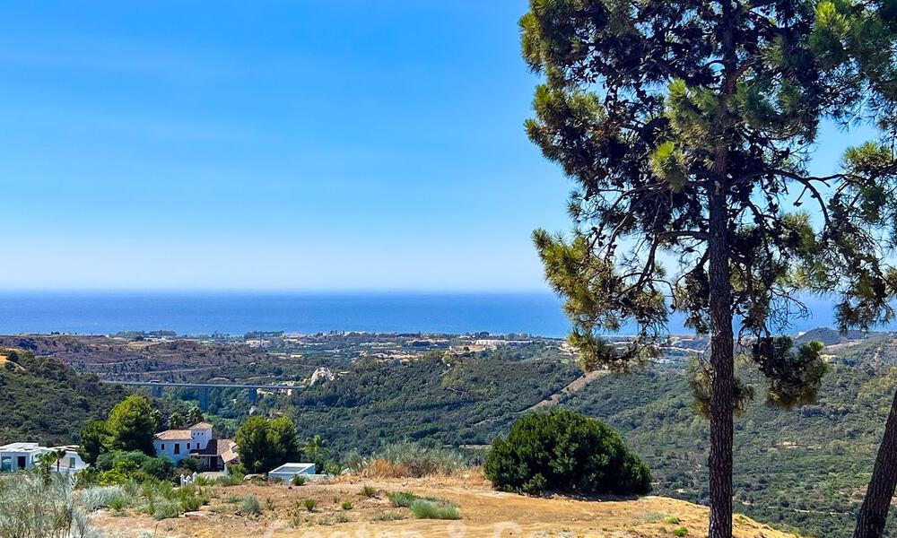 Building plot with spectacular sea views for sale in a secluded urbanization in the hills of Benahavis - Marbella 777817