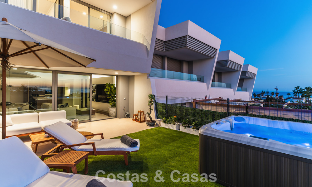 Modernist design townhouse with sea views for sale in a prestigious resort in Mijas Costa, Costa del Sol 777832