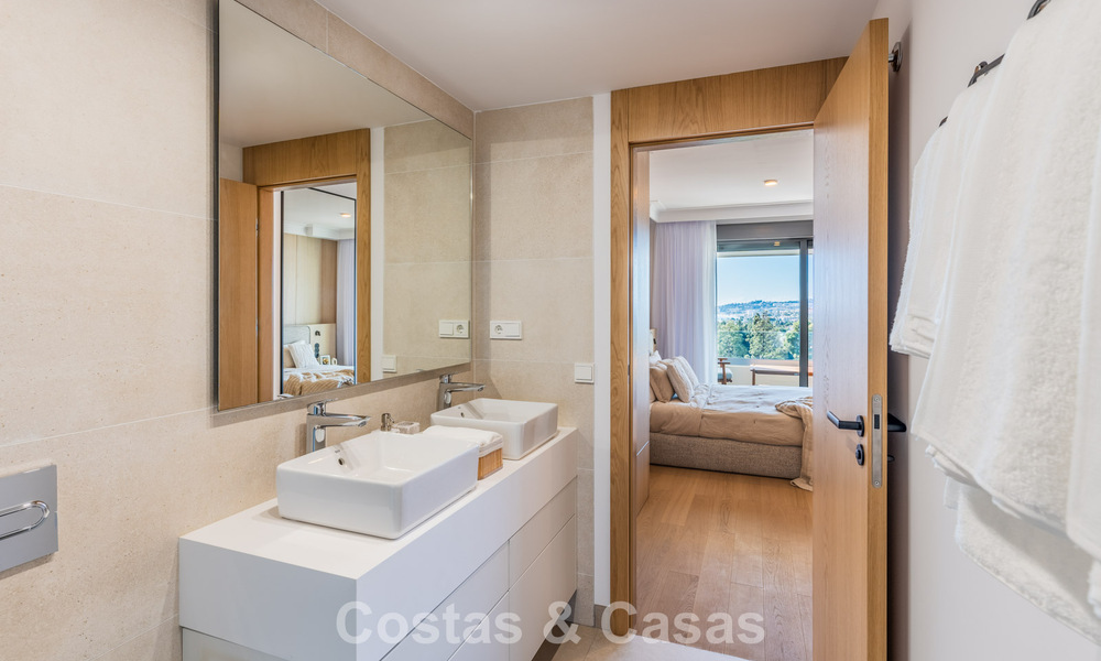 Modernist design townhouse with sea views for sale in a prestigious resort in Mijas Costa, Costa del Sol 777843