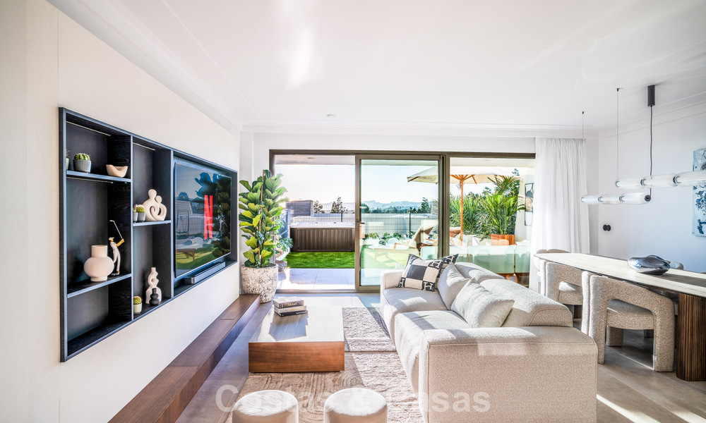 Modernist design townhouse with sea views for sale in a prestigious resort in Mijas Costa, Costa del Sol 777856