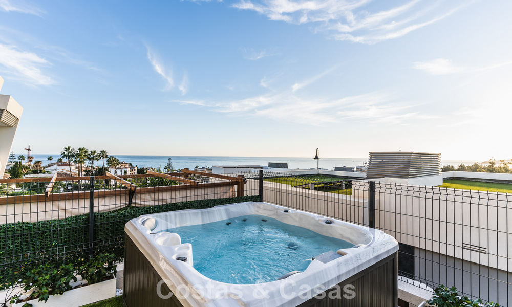 Modernist design townhouse with sea views for sale in a prestigious resort in Mijas Costa, Costa del Sol 777864