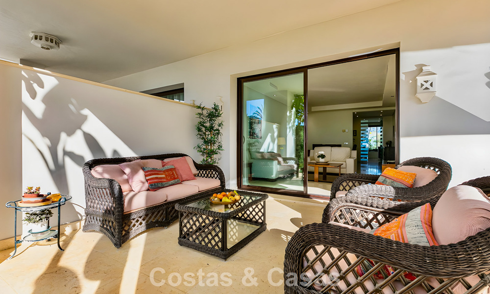 Spacious, move-in ready apartment for sale with large garden and sea views in a gated community in Benahavis - Marbella 777927