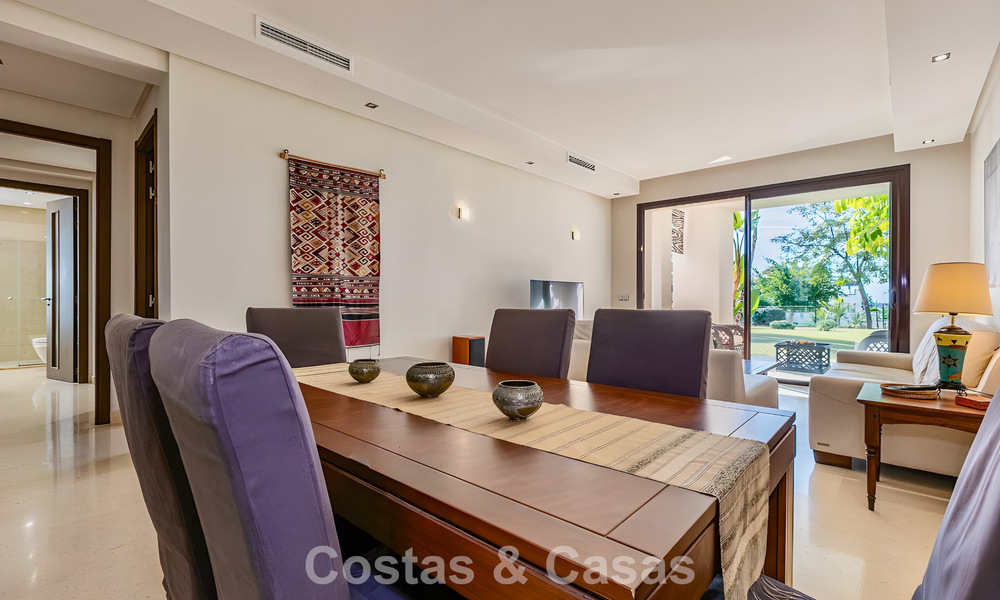 Spacious, move-in ready apartment for sale with large garden and sea views in a gated community in Benahavis - Marbella 777933