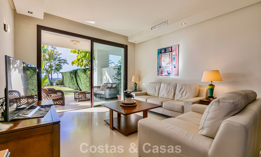 Spacious, move-in ready apartment for sale with large garden and sea views in a gated community in Benahavis - Marbella 777934
