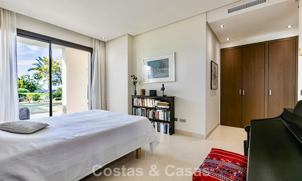 Spacious, move-in ready apartment for sale with large garden and sea views in a gated community in Benahavis - Marbella 777939