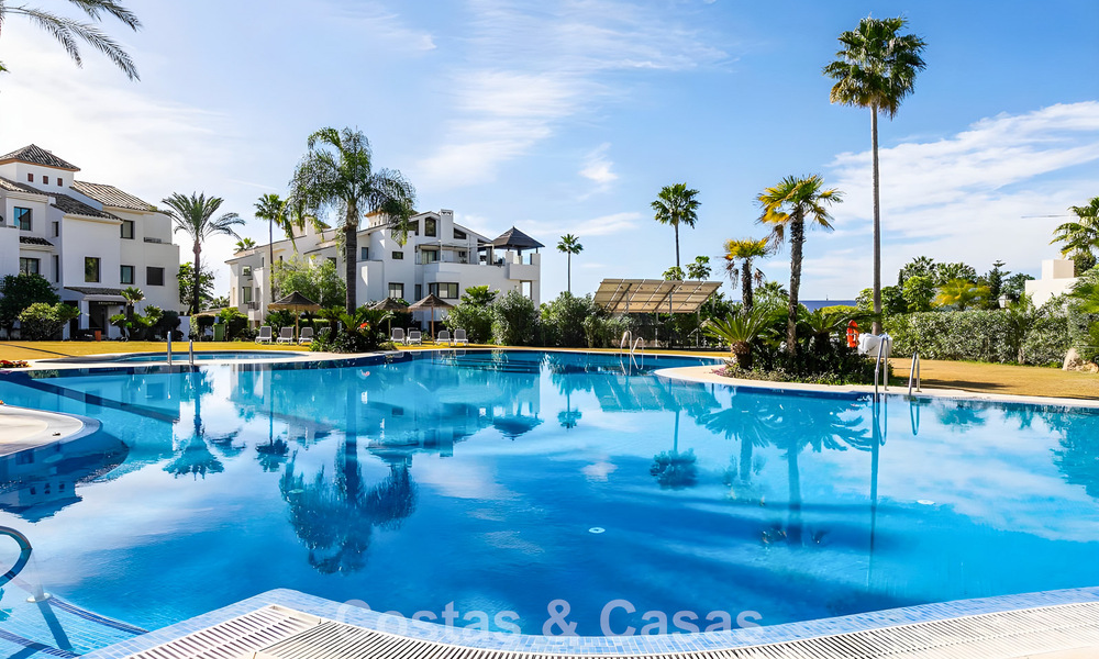Spacious, move-in ready apartment for sale with large garden and sea views in a gated community in Benahavis - Marbella 777940