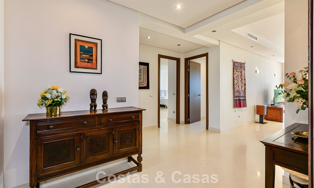 Spacious, move-in ready apartment for sale with large garden and sea views in a gated community in Benahavis - Marbella 777943