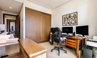 Spacious, move-in ready apartment for sale with large garden and sea views in a gated community in Benahavis - Marbella 777949 