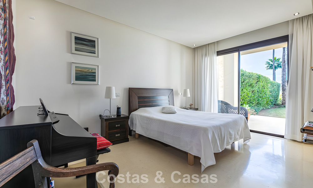 Spacious, move-in ready apartment for sale with large garden and sea views in a gated community in Benahavis - Marbella 777956