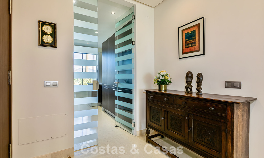Spacious, move-in ready apartment for sale with large garden and sea views in a gated community in Benahavis - Marbella 777966