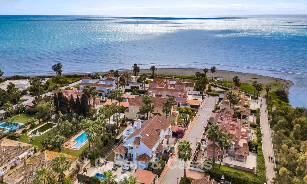 Charming semi-detached villa for sale just metres from the beach near Puerto Banus, Marbella 777974