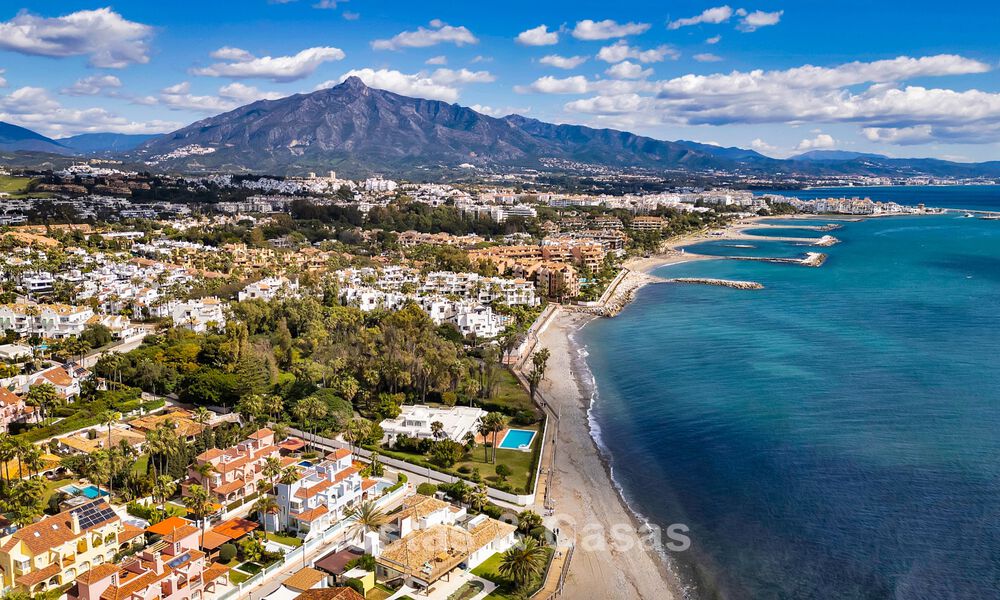 Charming semi-detached villa for sale just metres from the beach near Puerto Banus, Marbella 777976