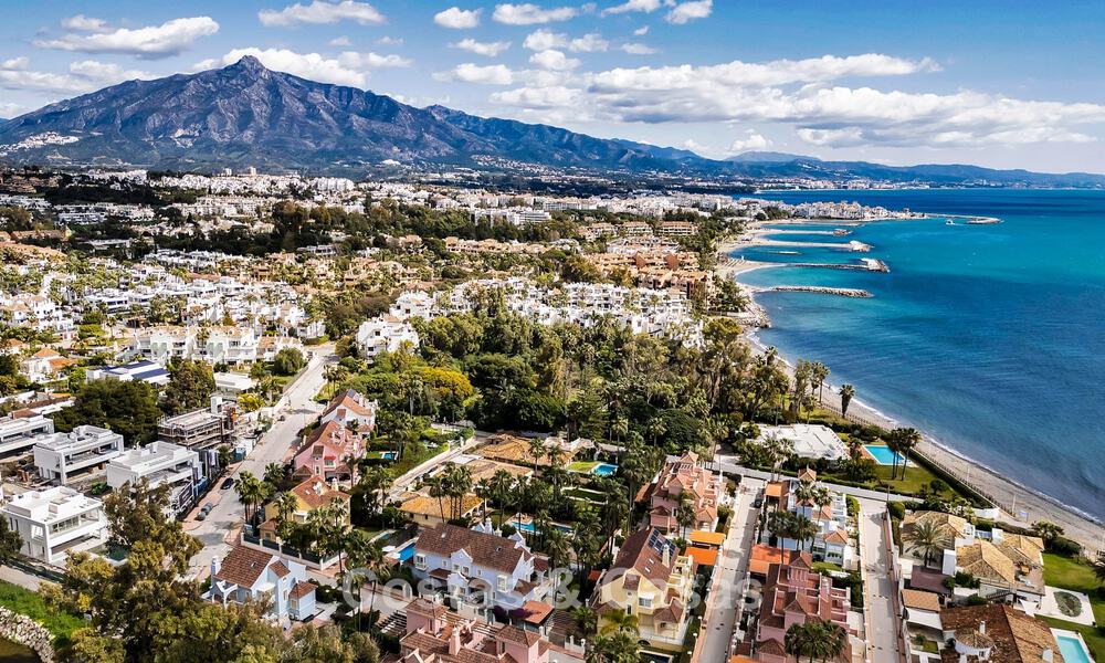 Charming semi-detached villa for sale just metres from the beach near Puerto Banus, Marbella 777977