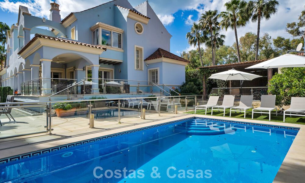 Charming semi-detached villa for sale just metres from the beach near Puerto Banus, Marbella 778020