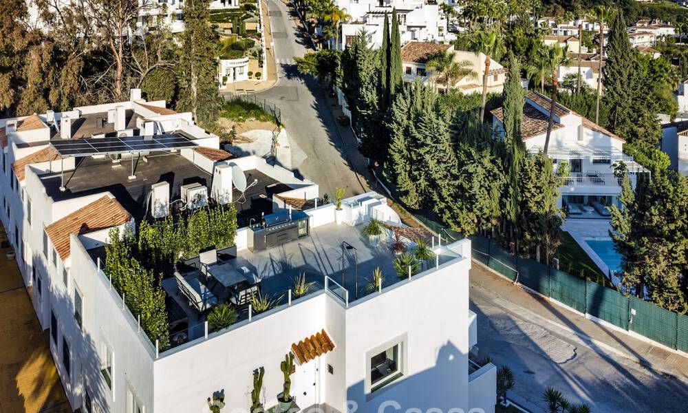 Modern refurbished penthouse for sale in Nueva Andalucia's golf valley, Marbella 778049