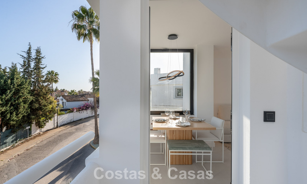 Modern refurbished penthouse for sale in Nueva Andalucia's golf valley, Marbella 778052