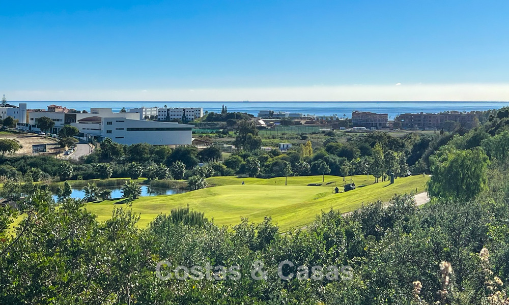 New launch. 14 sophisticated luxury villas with sea views for sale on the golf course west of Estepona centre 778027