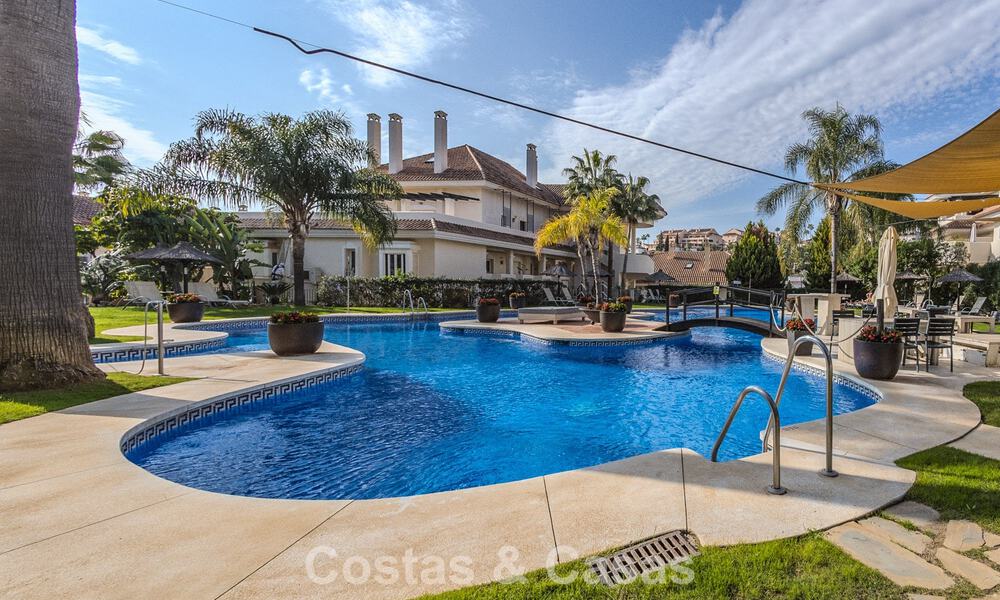 Stunning apartment with large terrace for sale in a luxury complex in Nueva Andalucia, Marbella 778112