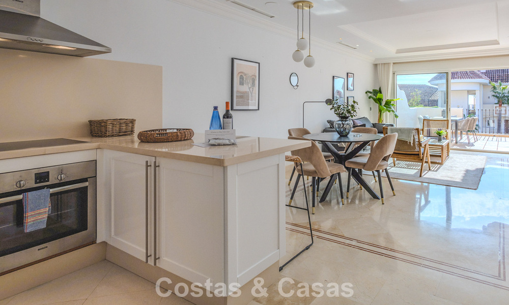 Stunning apartment with large terrace for sale in a luxury complex in Nueva Andalucia, Marbella 778115
