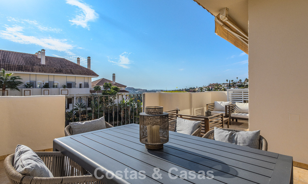 Stunning apartment with large terrace for sale in a luxury complex in Nueva Andalucia, Marbella 778123