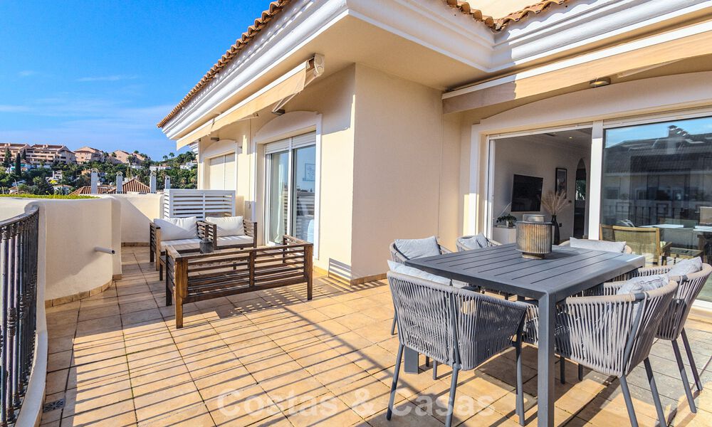 Stunning apartment with large terrace for sale in a luxury complex in Nueva Andalucia, Marbella 778124