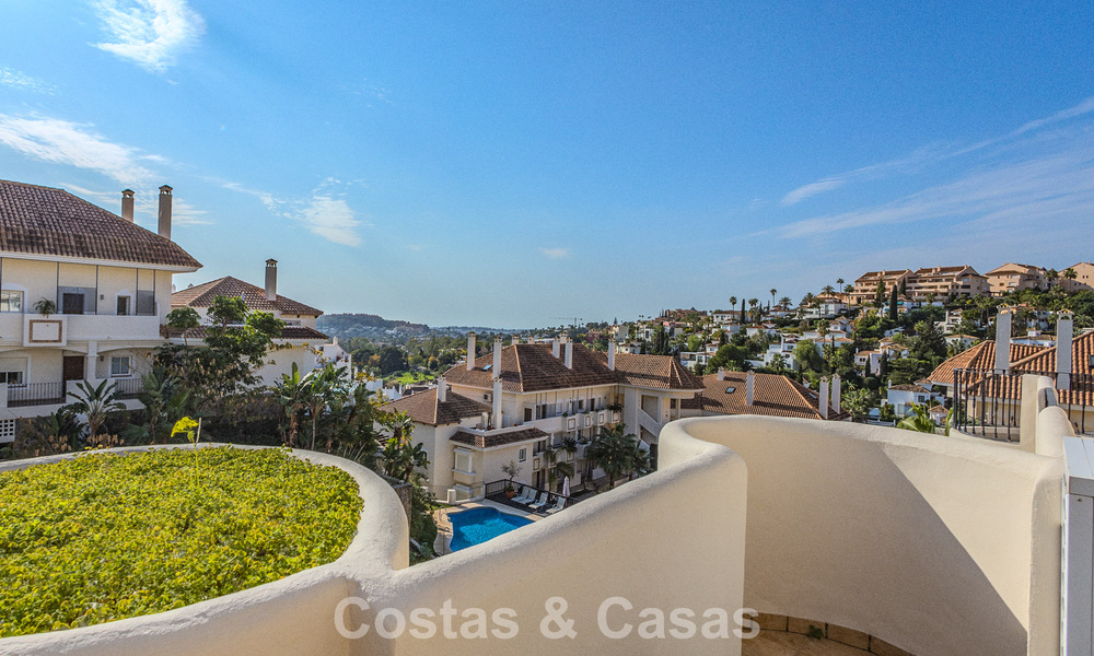 Stunning apartment with large terrace for sale in a luxury complex in Nueva Andalucia, Marbella 778125