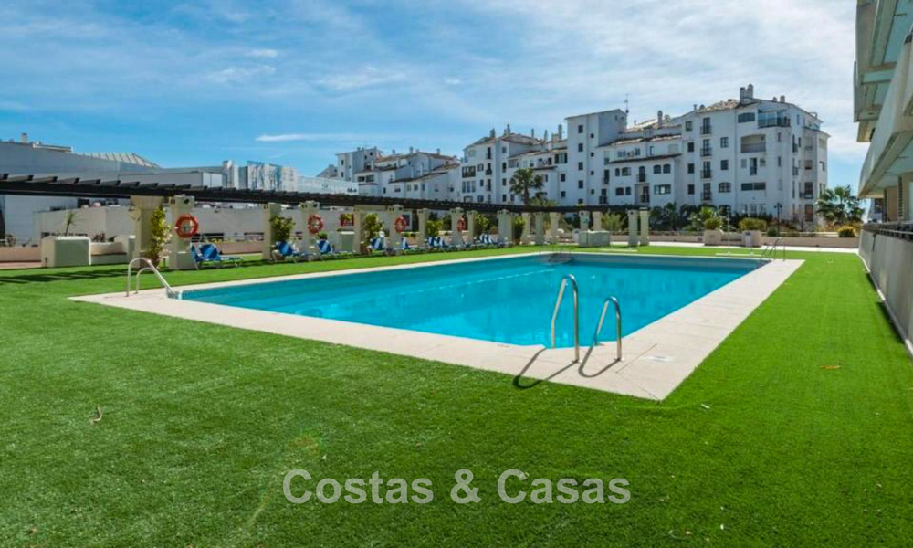 Penthouse with panoramic sea views for sale just a stone's throw from all amenities and the beach in Puerto Banus, Marbella 778093