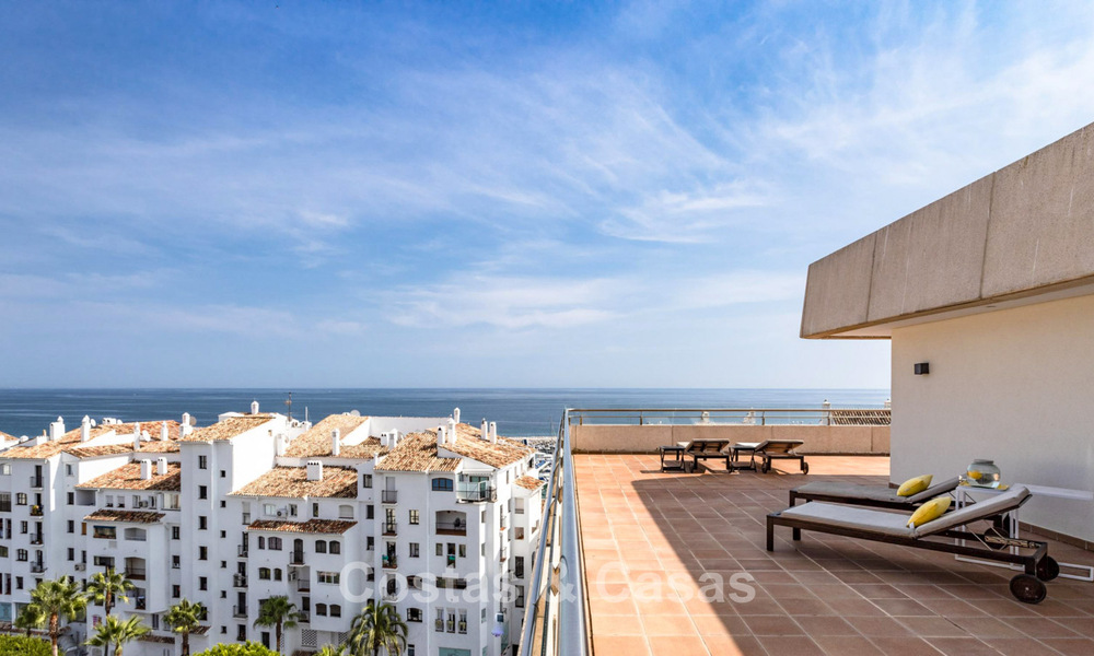 Penthouse with panoramic sea views for sale just a stone's throw from all amenities and the beach in Puerto Banus, Marbella 778106