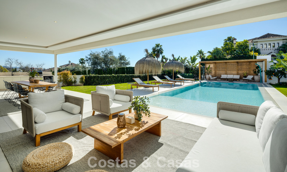 Modernist luxury villa with sea views for sale in a privileged residential area in Nueva Andalucia, Marbella 778295