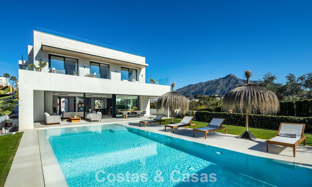 Modernist luxury villa with sea views for sale in a privileged residential area in Nueva Andalucia, Marbella 778296