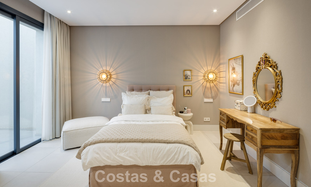 Modernist luxury villa with sea views for sale in a privileged residential area in Nueva Andalucia, Marbella 778299