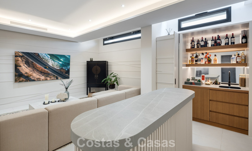 Modernist luxury villa with sea views for sale in a privileged residential area in Nueva Andalucia, Marbella 778301