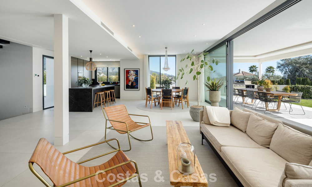 Modernist luxury villa with sea views for sale in a privileged residential area in Nueva Andalucia, Marbella 778307