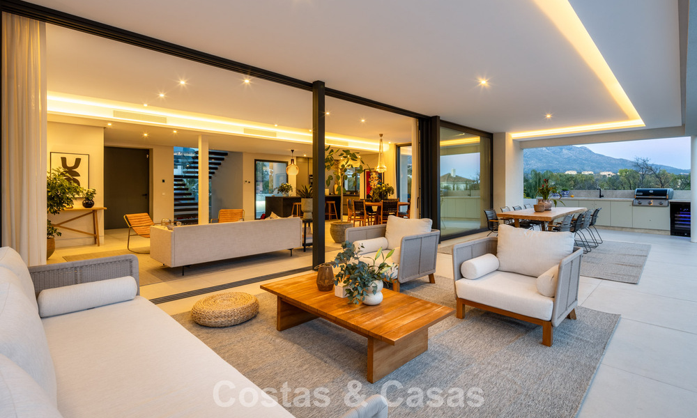 Modernist luxury villa with sea views for sale in a privileged residential area in Nueva Andalucia, Marbella 778311