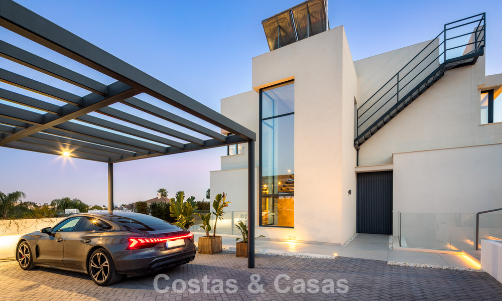 Modernist luxury villa with sea views for sale in a privileged residential area in Nueva Andalucia, Marbella 778314